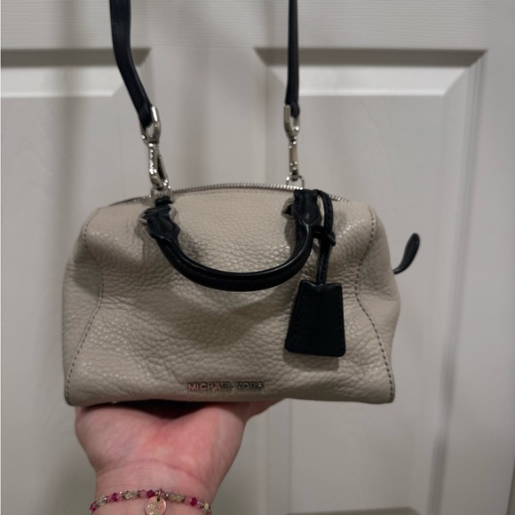MICHAEL KORS MINI PURSE- NEVER USED - Picture 1 of 4